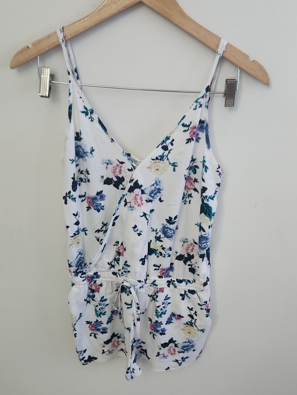 NWT Aritzia TNA Talula White Floral Tie Open-Back Spaghetti Strap Romper Small
